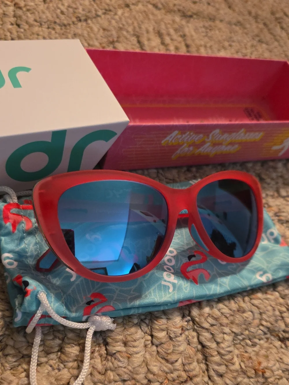 NIB Goodr Cateye Sunglasses Flamingo Couture